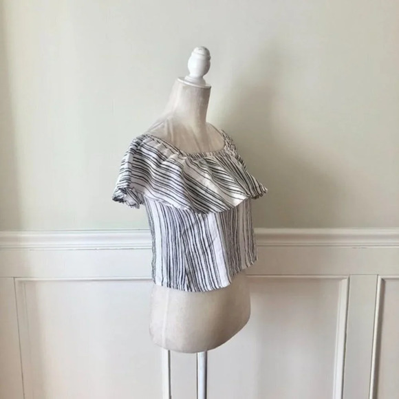 Amante Textured Stripe Off Shoulder Crop Top S - Picture 3 of 5